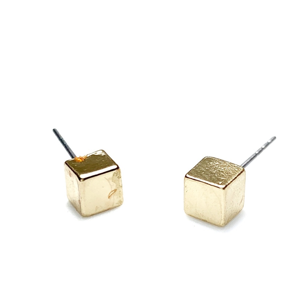 New without tags! Gold cube stud earrings